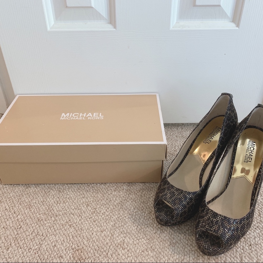 MICHAEL KORS Gold Shimmer Heels